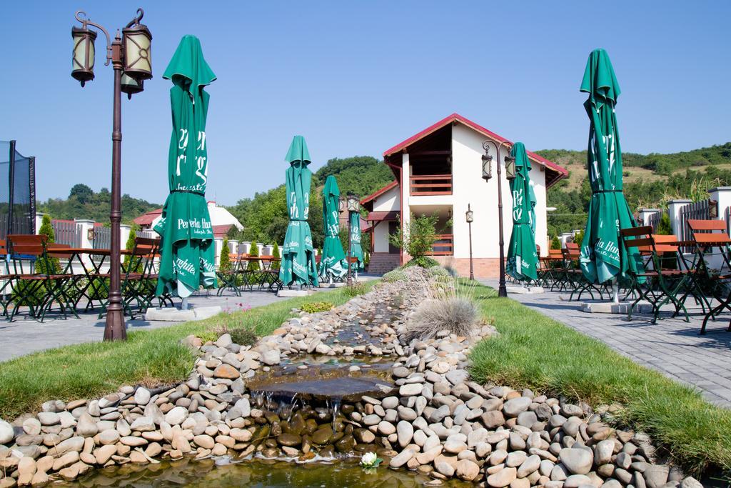 Country Court Bed & Breakfast Curteni ภายนอก รูปภาพ