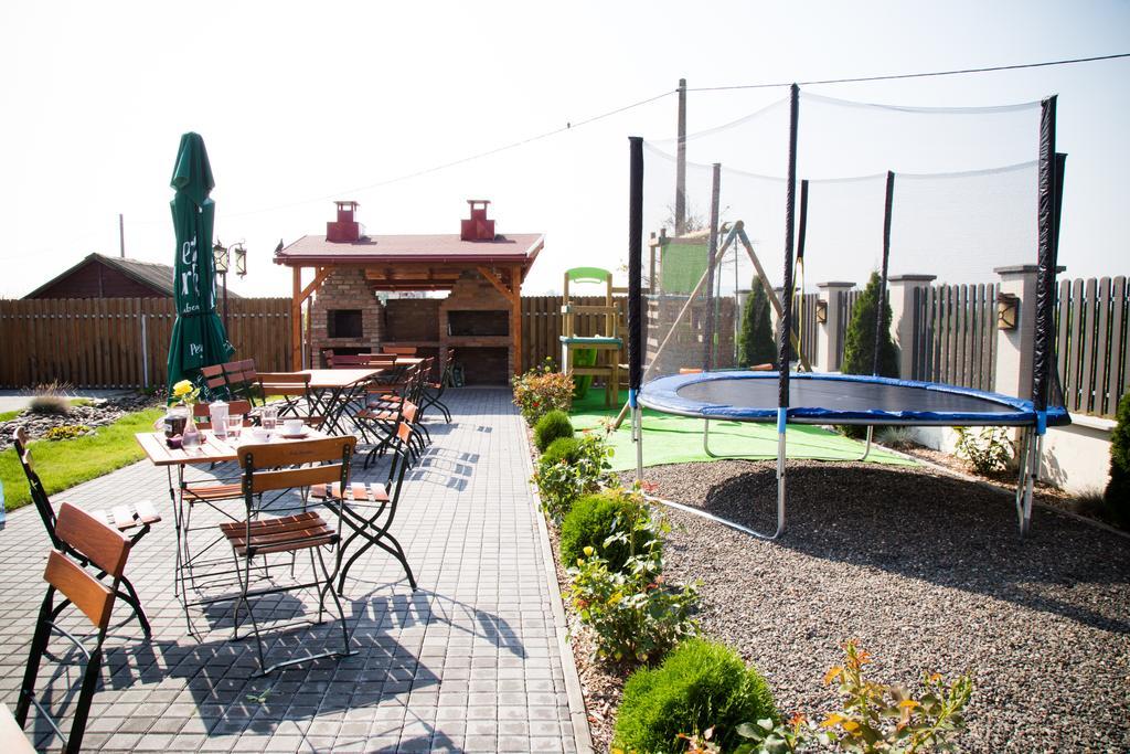 Country Court Bed & Breakfast Curteni ภายนอก รูปภาพ