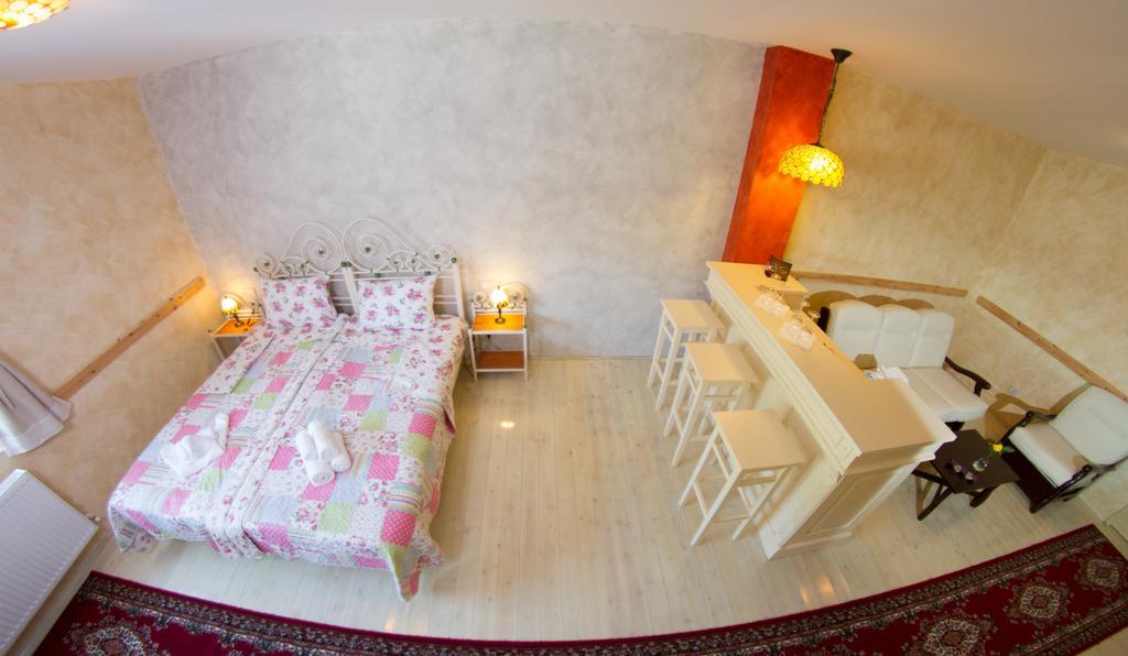 Country Court Bed & Breakfast Curteni ภายนอก รูปภาพ