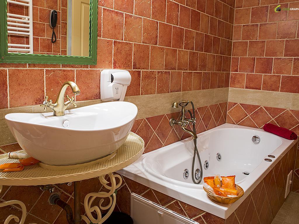 Country Court Bed & Breakfast Curteni ภายนอก รูปภาพ